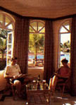 Foto vom Inneren eines Poolside Bungalow ...